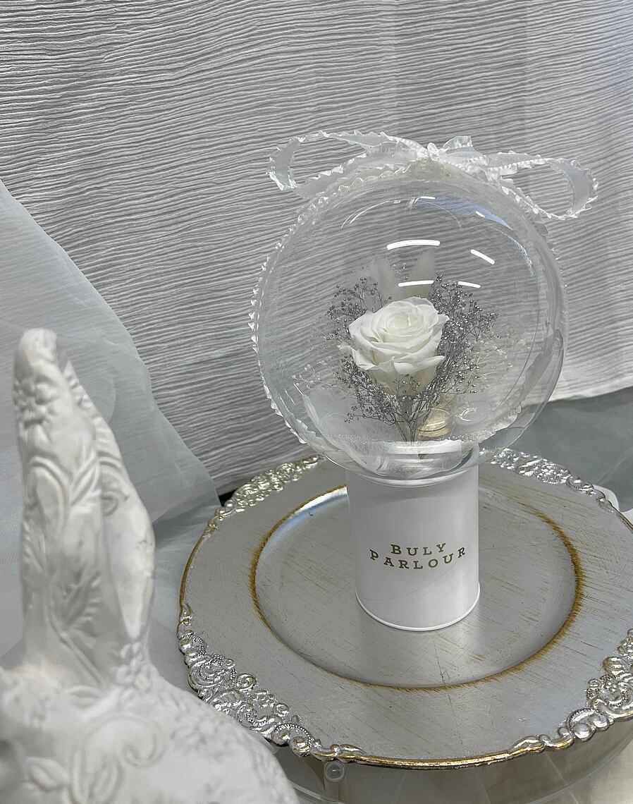 WHITE DESIGN